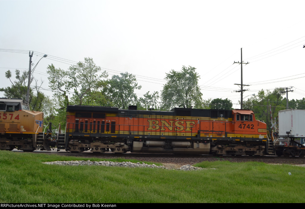 BNSF 4742